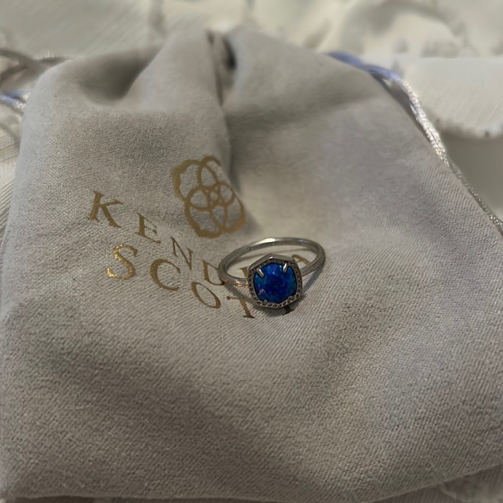 kendra scott ring with blue opal stone! size 8